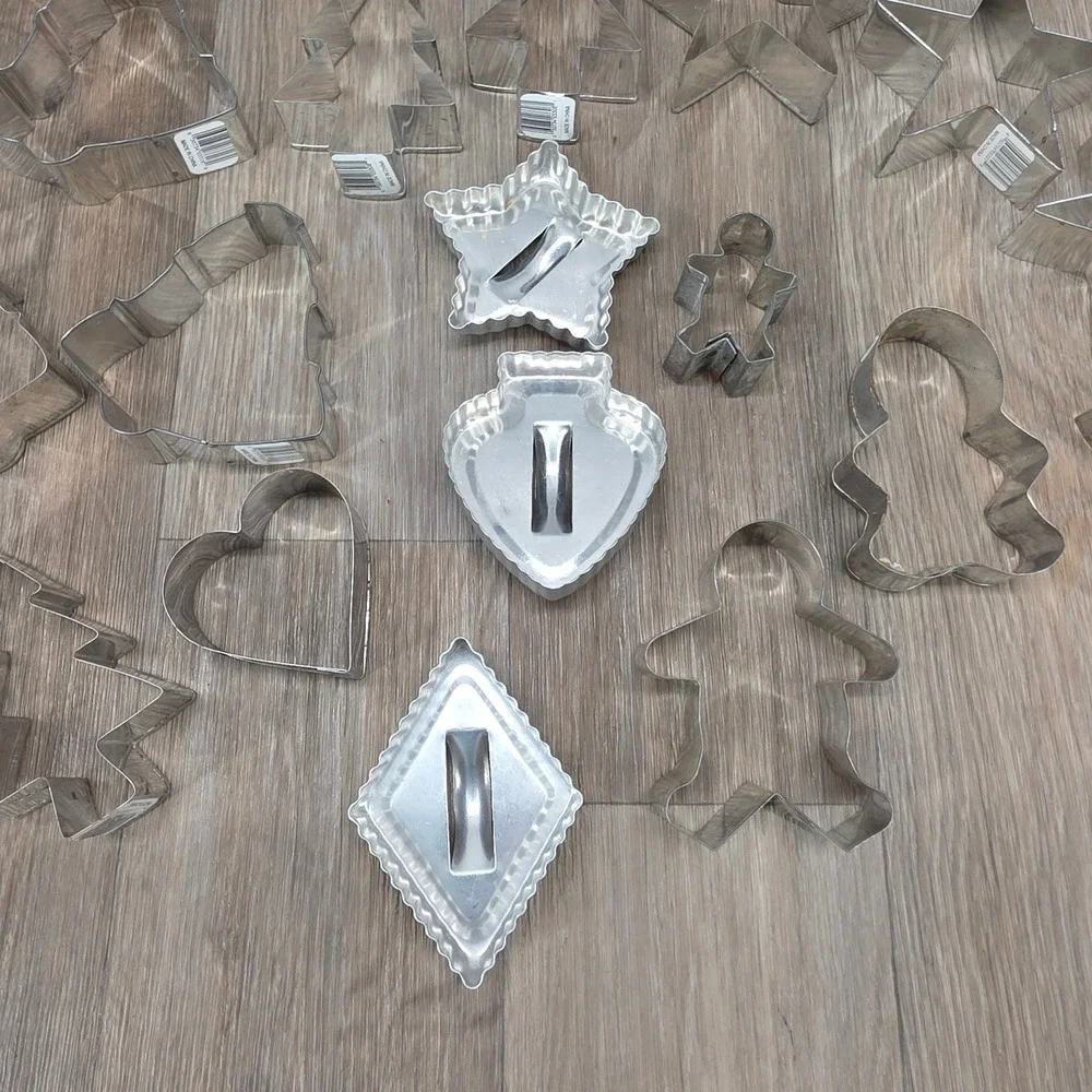 18pc Mixed Metal Cookie Cutter Lot Christmas Trees Stars Gingerbread Angel Heart